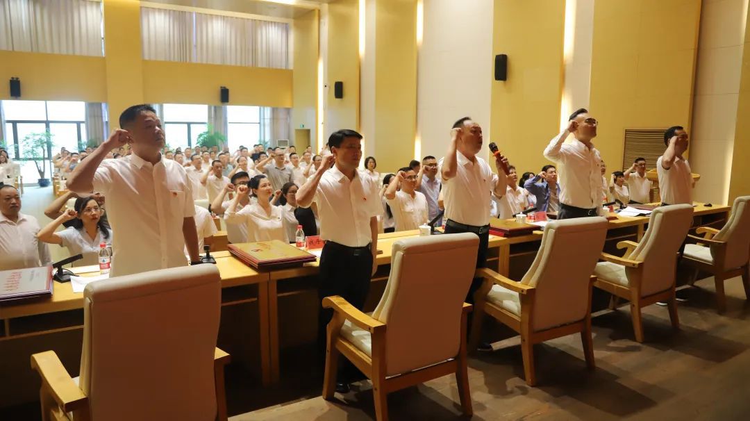 觀盛公司黨委榮獲新港區(qū)“兩優(yōu)一先"表彰